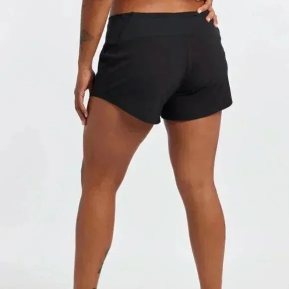 oiselle Roga Shorts Black 8 - Picture 3 of 8